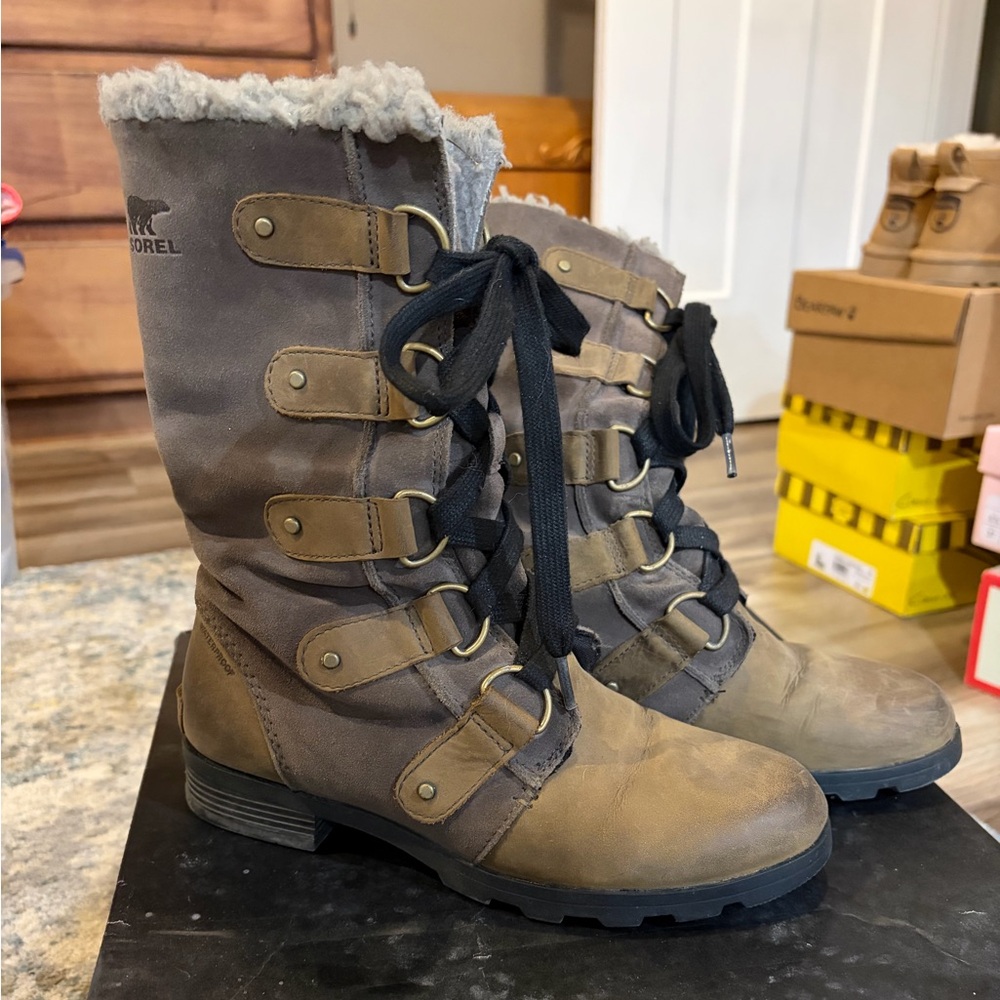 Sorel Women's Emelie lace boots